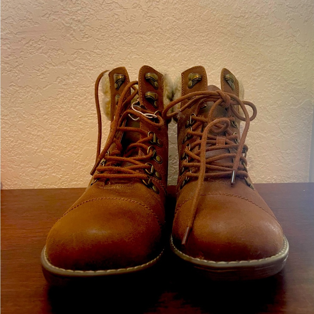 Cliffs of White Mountain Fashion Hiking Shoes, W Size 10